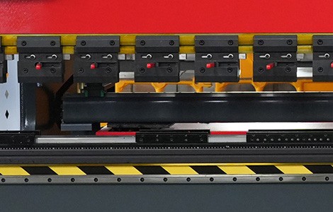 Cutting machine manufacturers face a new growth cycle